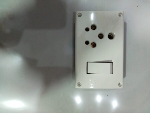 Hosper switch socket 16A. 240v~ - Image 2