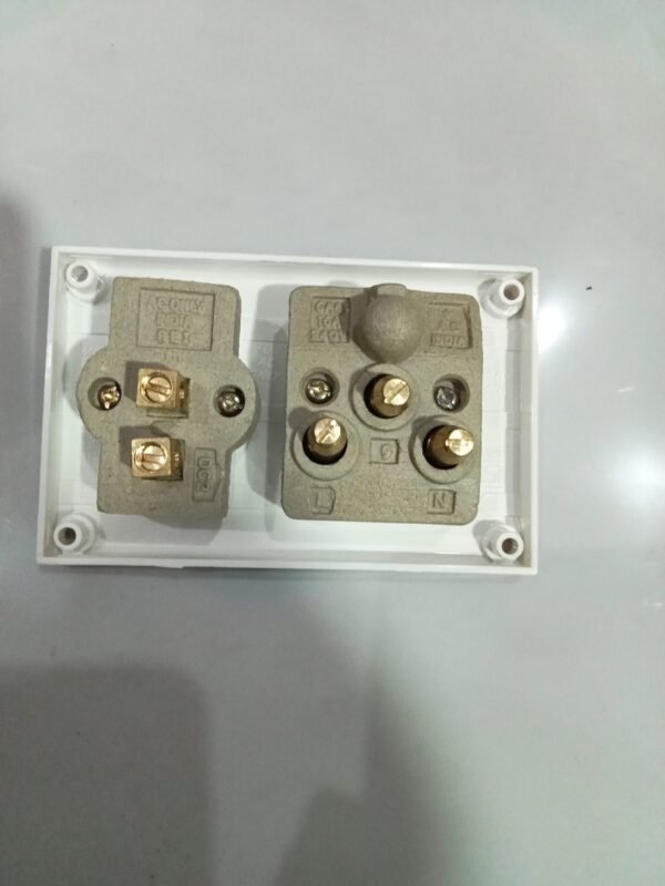 Hosper switch socket 16A. 240v~ - Image 3