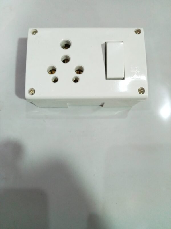 Hosper switch socket with box 16A. 240v~ - Image 3